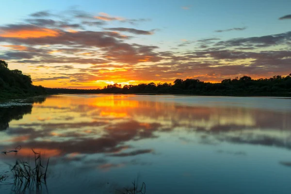 Scenic view of beautiful sunset above the river at summer — Stock Photo, Image