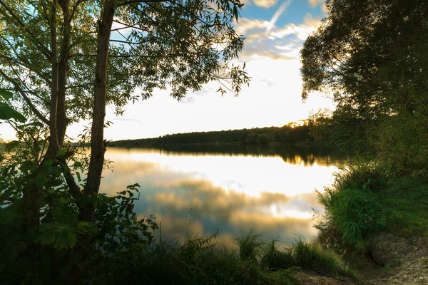 Scenic view of beautiful sunset above the river at summer — Stock Photo, Image