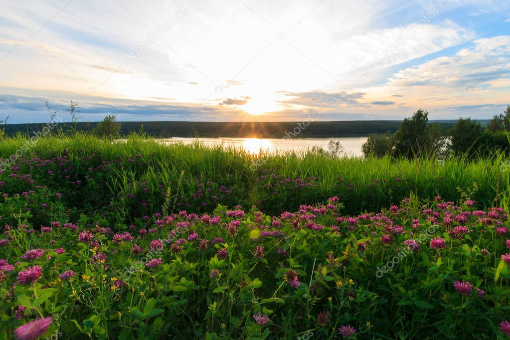 Scenic view of beautiful sunset above the lake