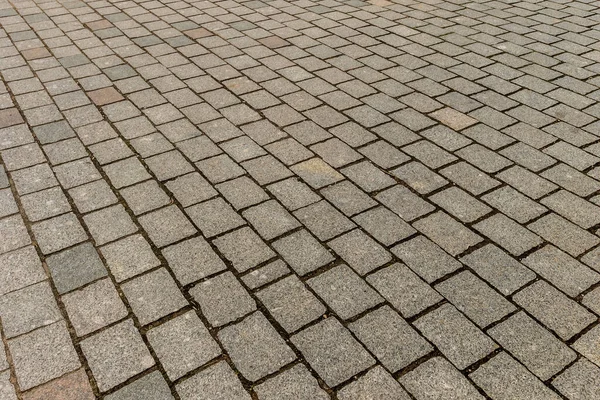 Кирпичная каменная улица. Серый тротуар — стоковое фото