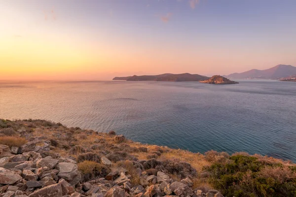 Dawn on the island of Crete with view to Spinalonga on a summer. — Stock Photo, Image