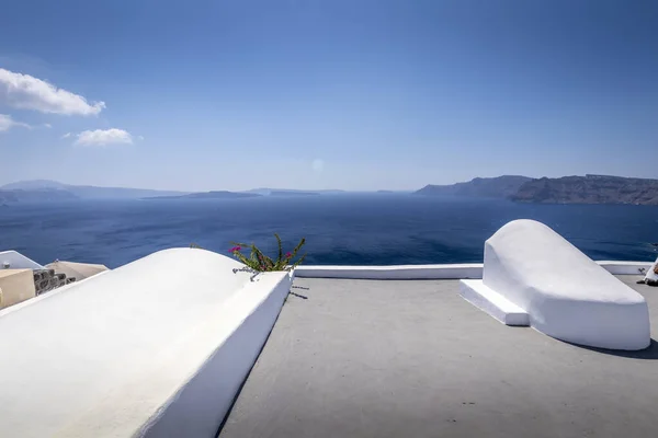 Oia city on Santorini island on a clear sunny day. — Stock Photo, Image