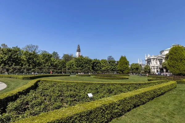 Park w centrum Wiednia, Austria. — Zdjęcie stockowe