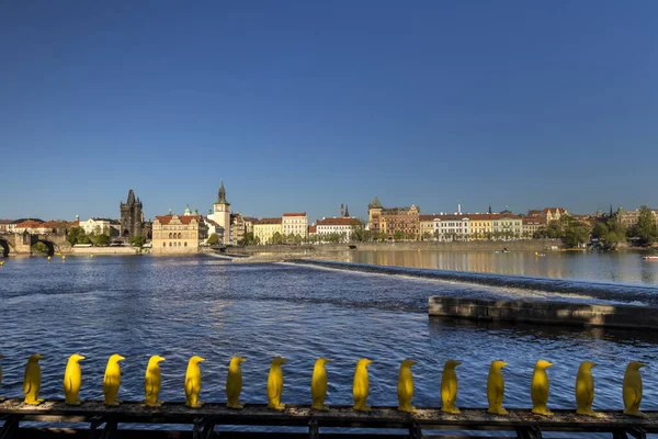 Prag 'ın Vltava Nehri üzerindeki Panoraması. — Stok fotoğraf