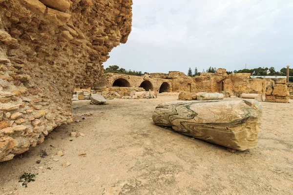 Antiguas ruinas de baños en Tunisia, Cartago — Foto de Stock