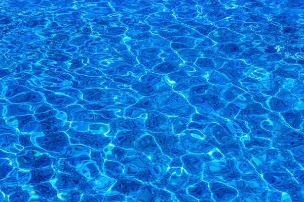 Textura de água na piscina . — Fotografia de Stock