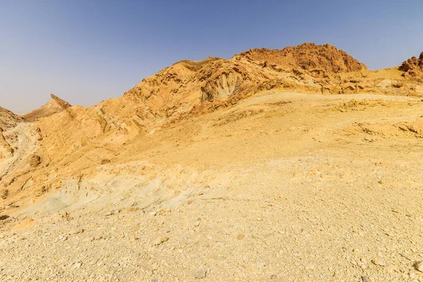 Krajina kaňonu v kamenné poušti. — Stock fotografie