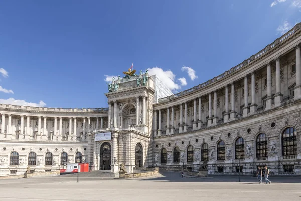 Heldenplatz and Hofburg in Vienna. — Stock Photo, Image