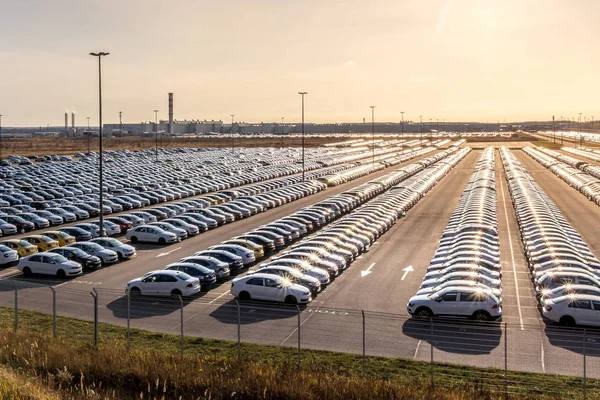 Volkswagen, russland, kaluga - 13. November 2019: Neuwagen parken — Stockfoto