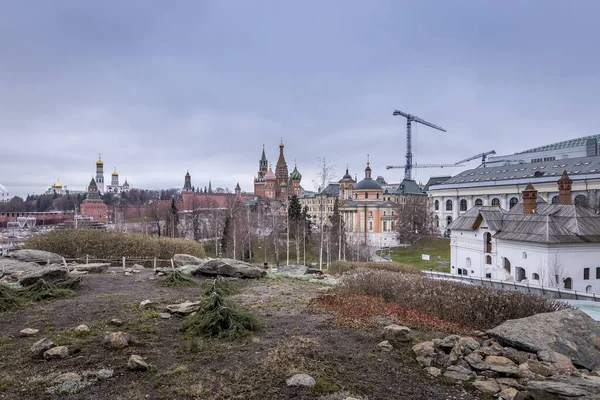 Zaryadye Park in the center of Moscow near Red Square and Kremli — Stock Photo, Image