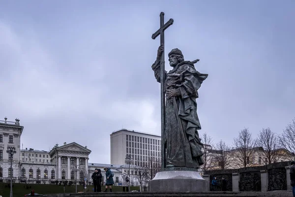 Moskova, Rusya - 11 Aralık 2019: Vladim yakınlarında yürüyen turistler — Stok fotoğraf