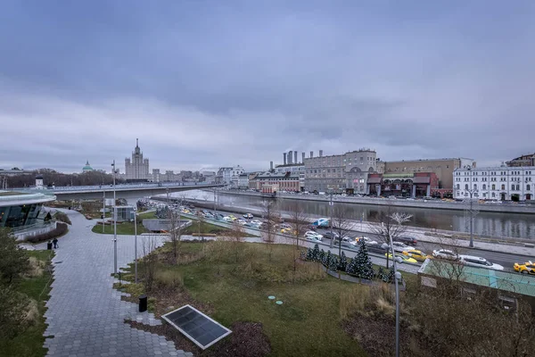 Moskau, russland - 11. Dezember 2019: zaryadye park im zentrum — Stockfoto