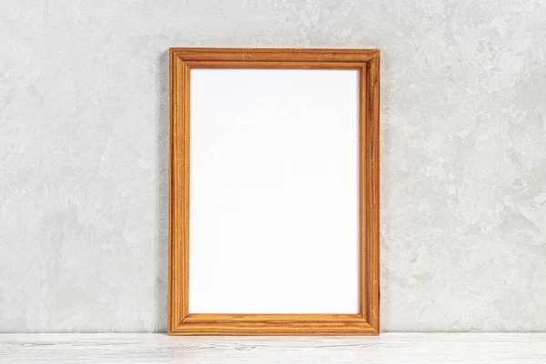 Weißer Holzboden über Beton oder dekorative Putzwand und — Stockfoto