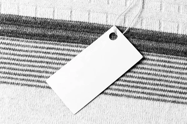 Etiqueta blanca en un tejido de lana. Fondo abstracto para el diseño . — Foto de Stock