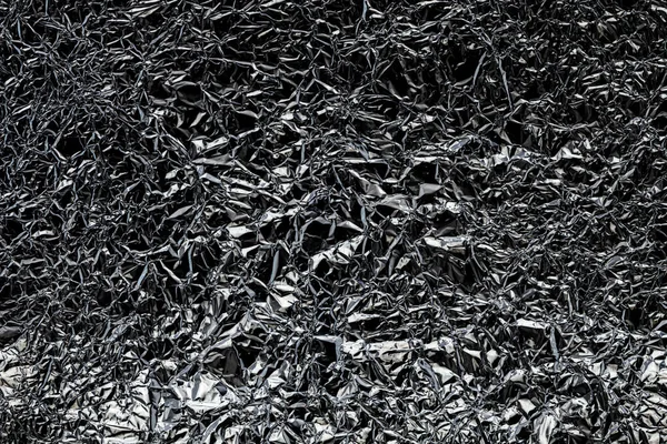 Konsistens av skrynklig aluminium köksfolie. Silverabstrakt baksida — Stockfoto