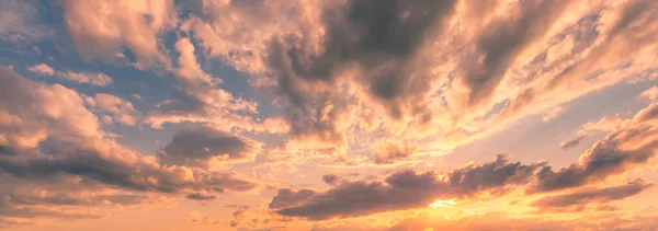 Облачное Небо Закате Восходе Солнца Ярким Солнцем Абстрактный Фон Дизайна — стоковое фото