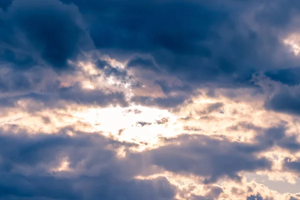 Небо Кумульськими Хмарами Яскравим Сонцем Абстрактний Фон Дизайну — стокове фото