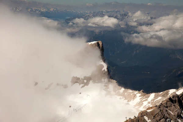 Traumhafter Bergblick von der Zugspitze, Deutschland — Stockfoto