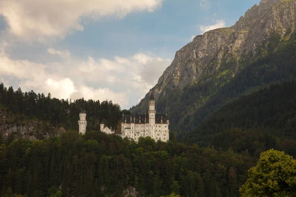 Zamek Neuschwanstein o zachodzie słońca, Niemcy — Zdjęcie stockowe