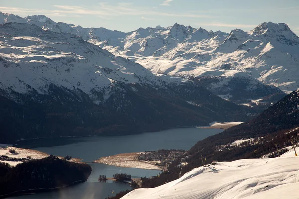 Increíble paisaje de montaña de St. Moritz, Suiza Fotos De Stock