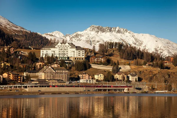 Increíble paisaje de montaña de St. Moritz, Suiza — Foto de Stock