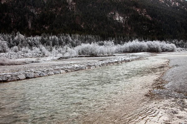 Bevroren natuur in de buurt van Garmisch-Partenkirchen, Duitsland — Stockfoto