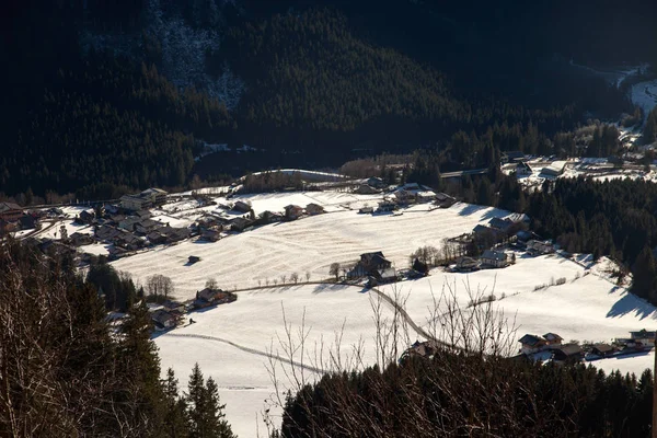 Schöne Winterlandschaft in der Nähe des Krimmler Wasserfalls, Österreich — Stockfoto