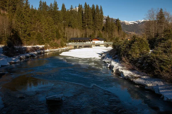 Mooie winter landschap bij de waterval van Krimml, Oostenrijk — Stockfoto