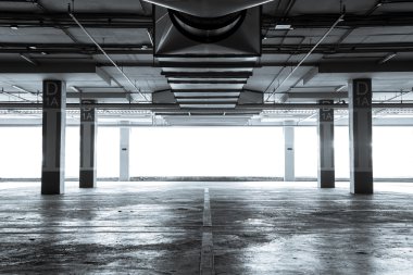 Otoparktan iç otopark üzerinde reklam için boş billboard