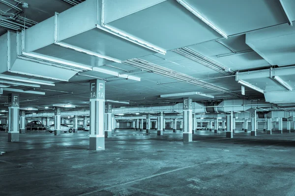 Parcheggio garage interno, edificio industriale, Vuoto sotterraneo p — Foto Stock