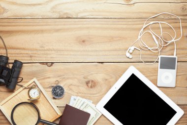 Tablet, müzik oyuncu, Pusula, cep saati, Büyüteç, pasaport