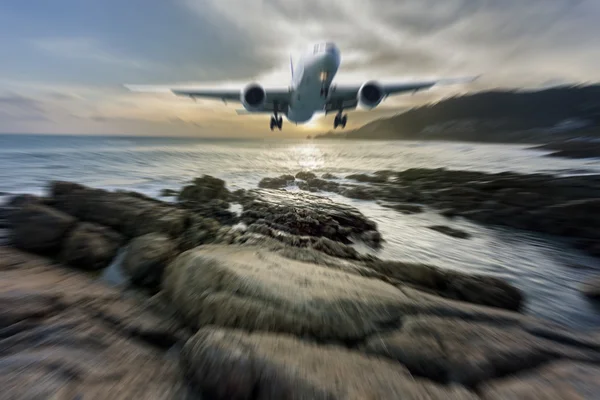 Airplane in the sky with Blurred background, zoom effect — Stock Photo, Image