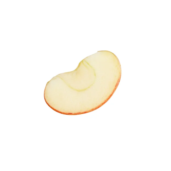 Beyaz arkaplanda kırmızı elma dilimleri izole.