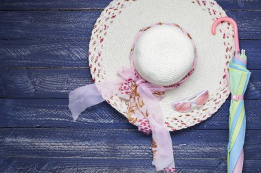 Yaz arka plan, yaz Aksesuar ahşap arka plan üzerinde set.