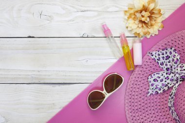 Yaz tatil arka plan, beyaz plaj aksesuarları Üstten Görünüm