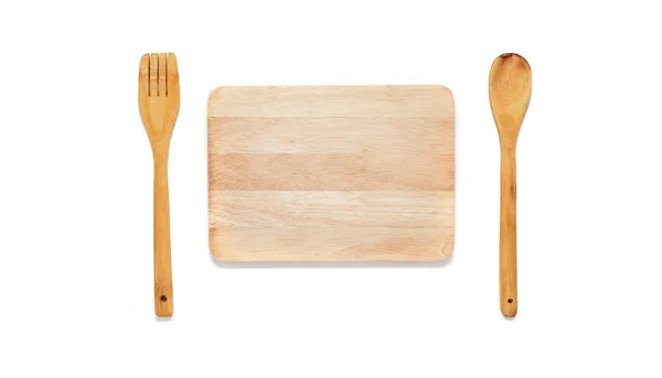 Cucchiaio e forchetta in legno con tavola in legno su sfondo bianco . — Foto Stock