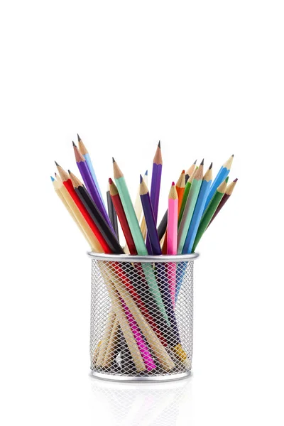 Barevné tužky izolované na bílém pozadí. — Stock fotografie