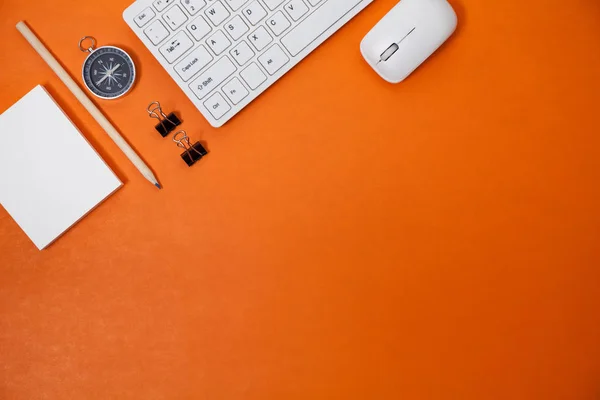 İş yeri ve iş eşyalarının çalışma masası