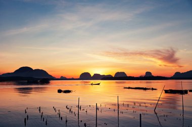 Samchong-tai Phang Nga içinde güzel gündoğumu manzara görünümü