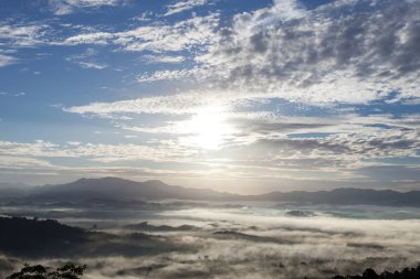 akan yukarıda sabah Sunrise güzel güneş ışığı sis 