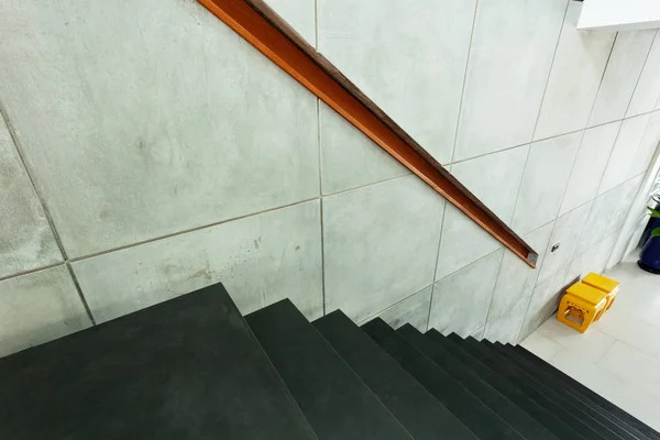 Trappa i modern villa och cement vägg. — Stockfoto