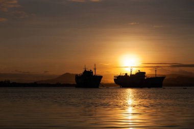 Güzel gündoğumu deniz manzarası görüntülemek phuket Adası tekne ile.