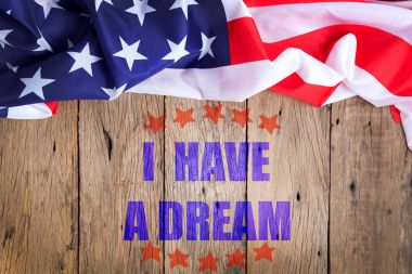 Eski ahşap arka plan üzerinde bir rüya metin var