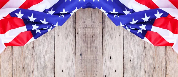 Αμερικανική σημαία σε φόντο παλαιού ξύλου — Φωτογραφία Αρχείου