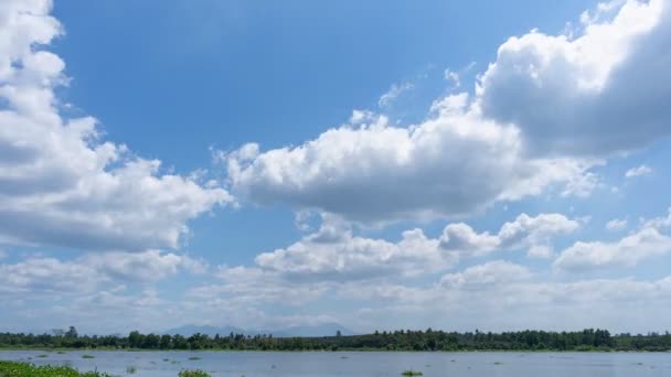 Reflejo Nubes Agua Sobre Lago Timelapse Paisaje Naturaleza Material Archivo — Vídeo de stock