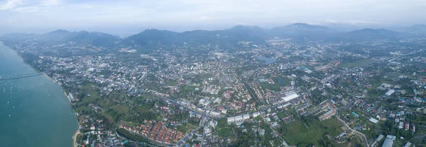 Vista aérea drone shot Vista de ángulo alto Panorama de la ciudad de phuket —  Fotos de Stock
