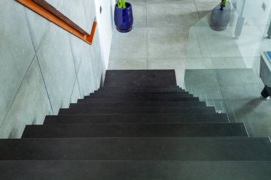 Modern villadaki merdiven lüks evi. Güzel iç mekan.