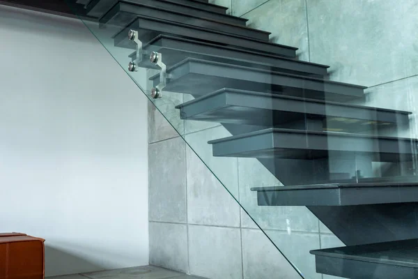 Modern villadaki merdiven lüks evi. Güzel iç mekan.