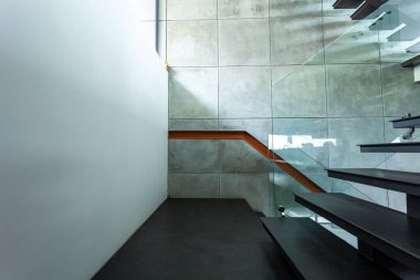 Modern villadaki merdiven lüks evi. Güzel iç mekan.