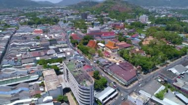 Fok şehri Tayland üzerinde uçan insansız hava aracı görüntüsü